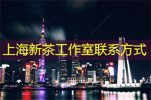 店内摆放着各式各样的文化艺术品