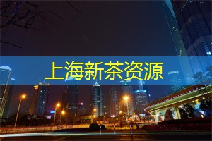 在月光下乘坐黄浦江游船